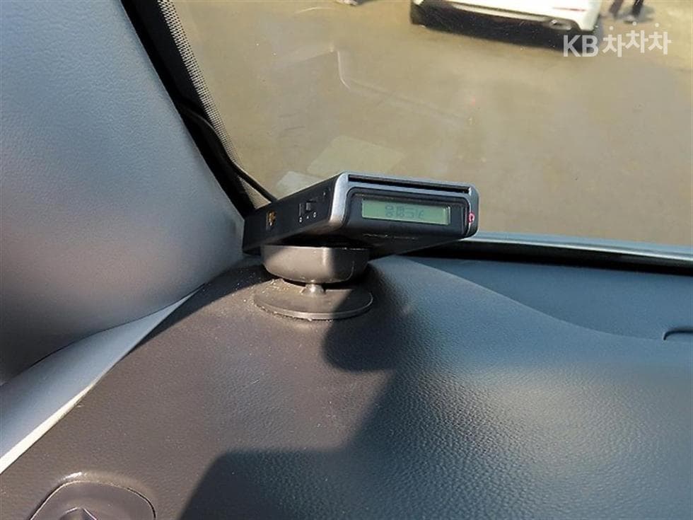 Hyundai Grand Starex12-seater Wagon CVX Deluxe - 13