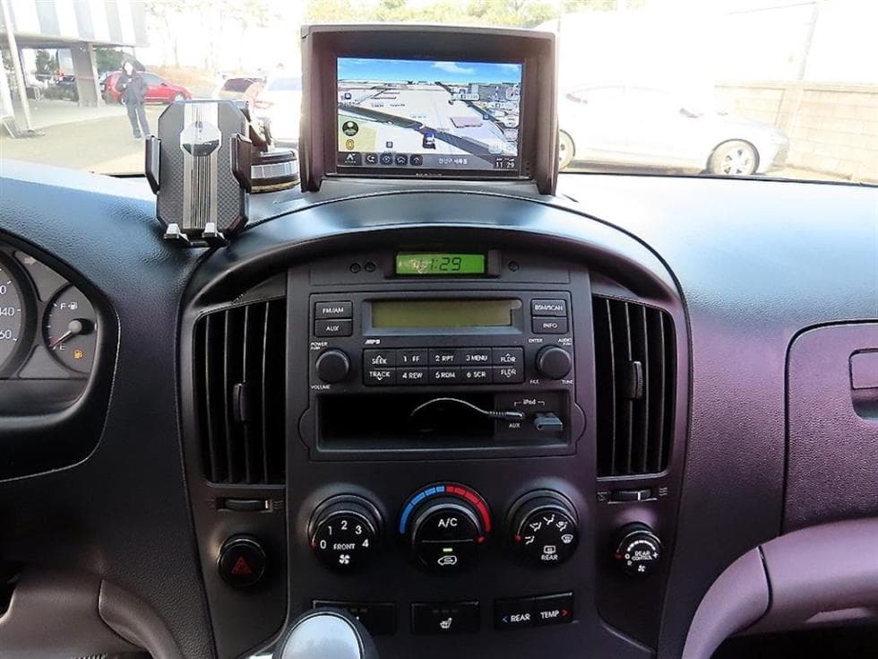 Hyundai Grand Starex12-seater Wagon CVX Deluxe - 14