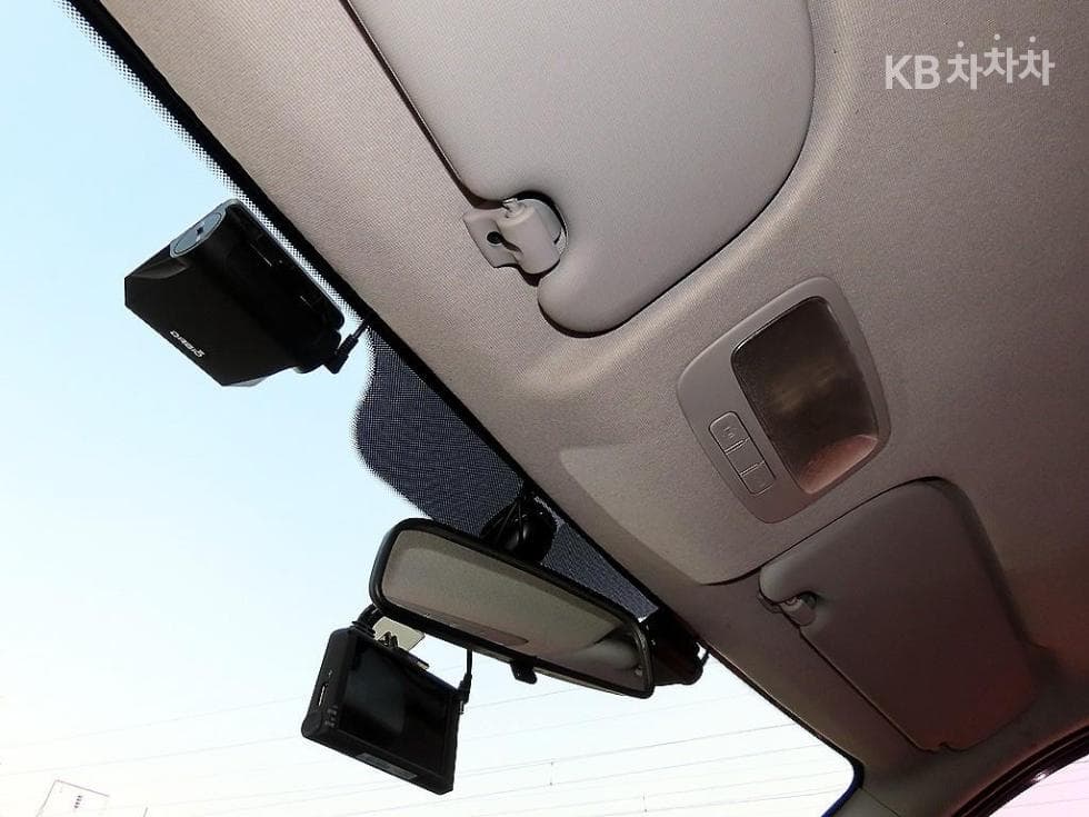 Hyundai Grand Starex12-seater Wagon CVX Deluxe - 16