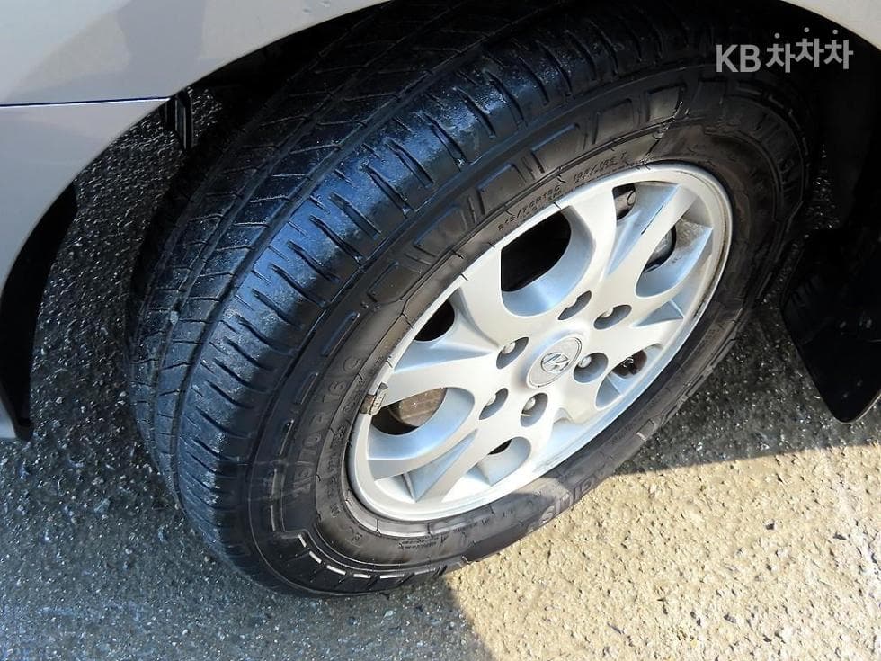 Hyundai Grand Starex12-seater Wagon CVX Deluxe - 20