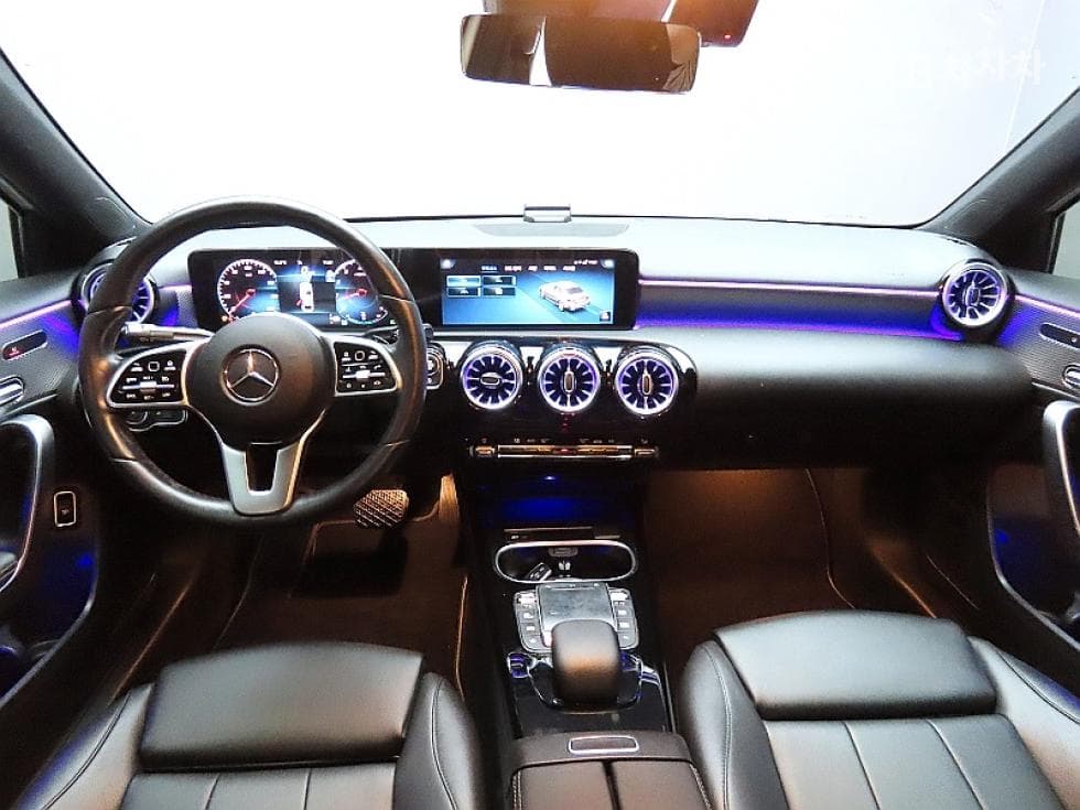 Mercedes-Benz A클래스(W177)A220 Sedan - - 6