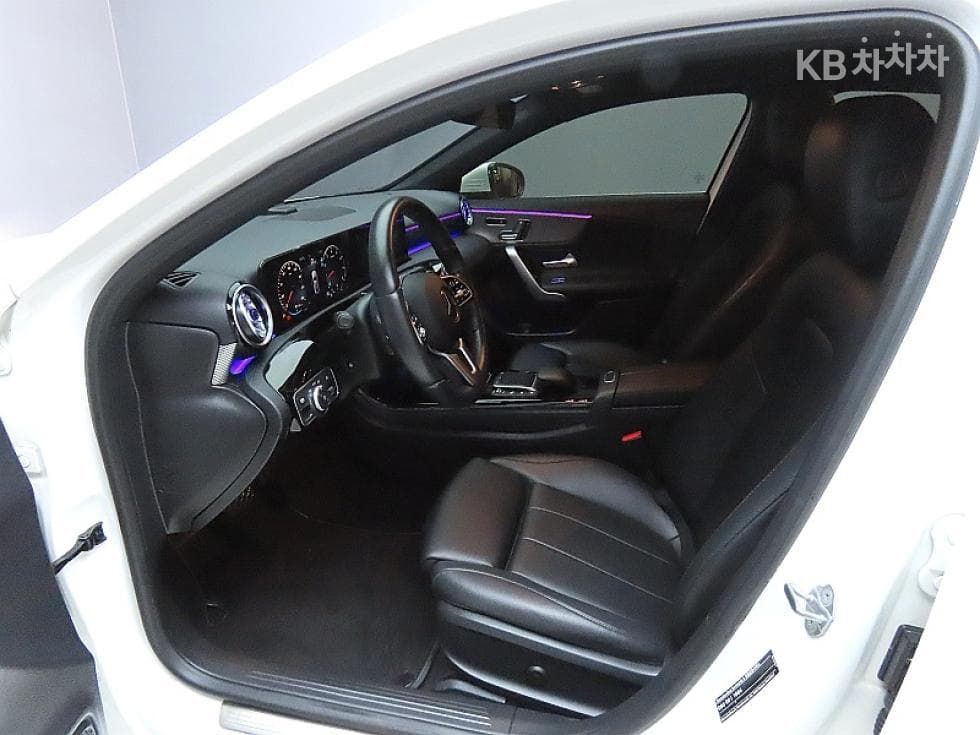 Mercedes-Benz A클래스(W177)A220 Sedan - - 10