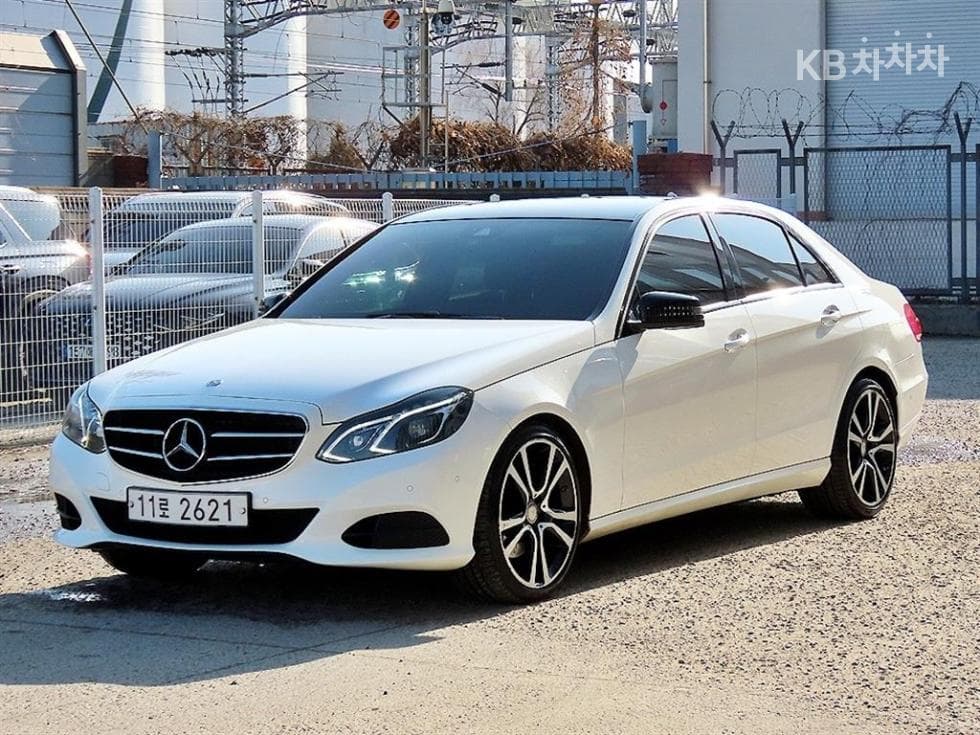 Mercedes-Benz Нов E-Клас E220 블루텍 Авангард W212(15~) - Image 1