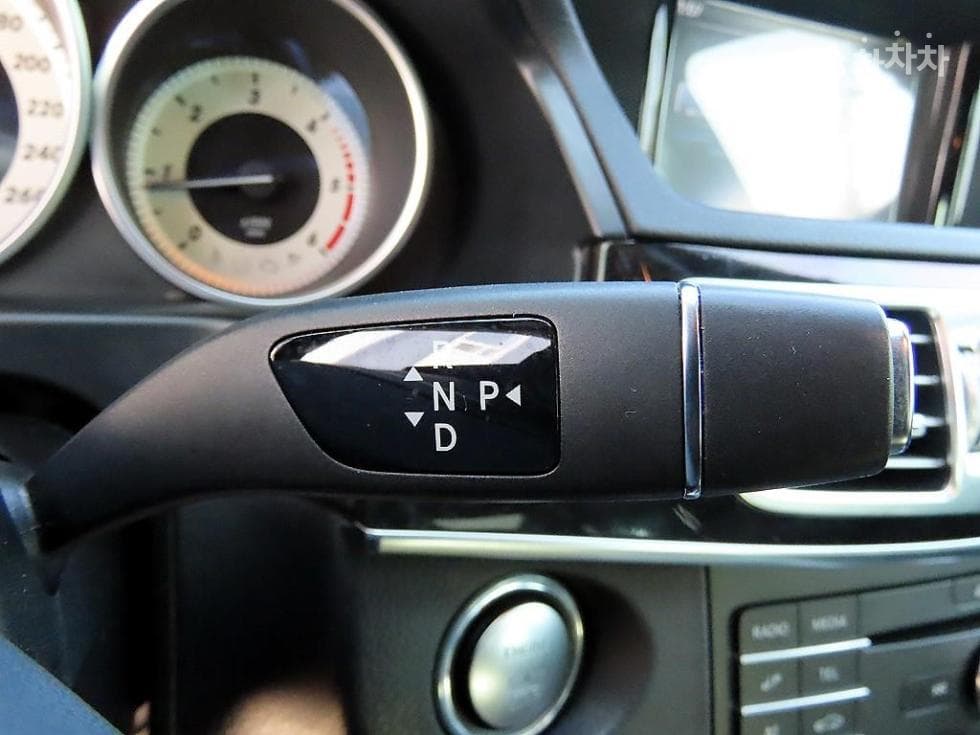 Mercedes-Benz Нов E-КласE220 블루텍 Авангард W212 - 10