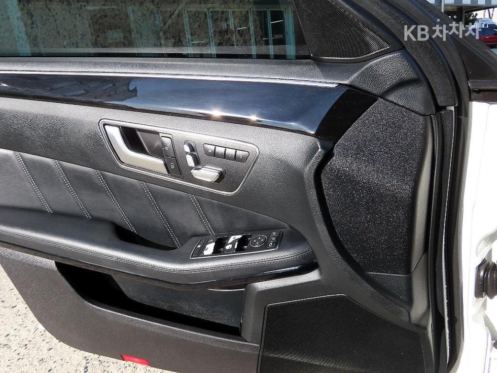 Mercedes-Benz Нов E-КласE220 블루텍 Авангард W212 - 11