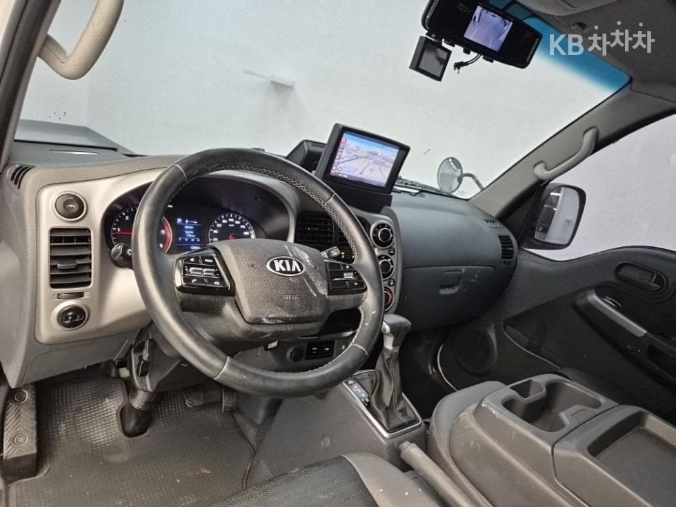 Киа Бонго 3 (лек)1 тон Wing Body Удължено междуосие Ръчна식 Королевска кабина Лукс - 18