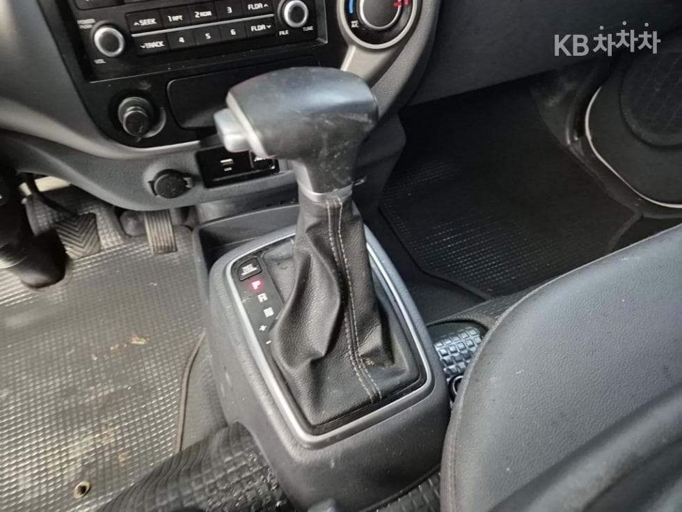 Киа Бонго 3 (лек)1 тон Wing Body Удължено междуосие Ръчна식 Королевска кабина Лукс - 7