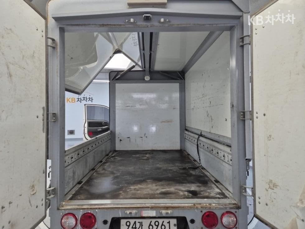 Киа Бонго 3 (лек)1 тон Wing Body Удължено междуосие Ръчна식 Королевска кабина Лукс - 2