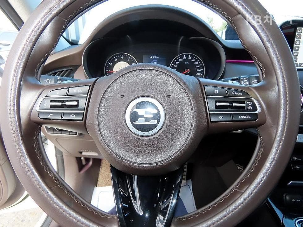 Киа Stinger2.0 Турбо 2WD 플래티넘 - 8