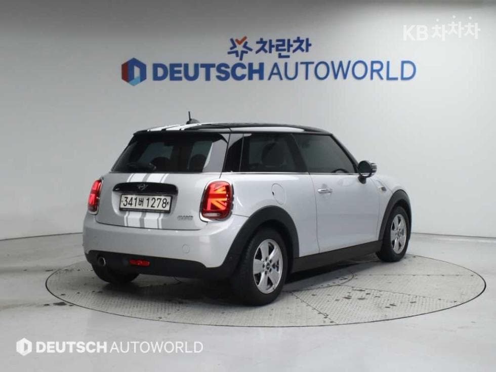 Мини Cooper1.6 SE - 2