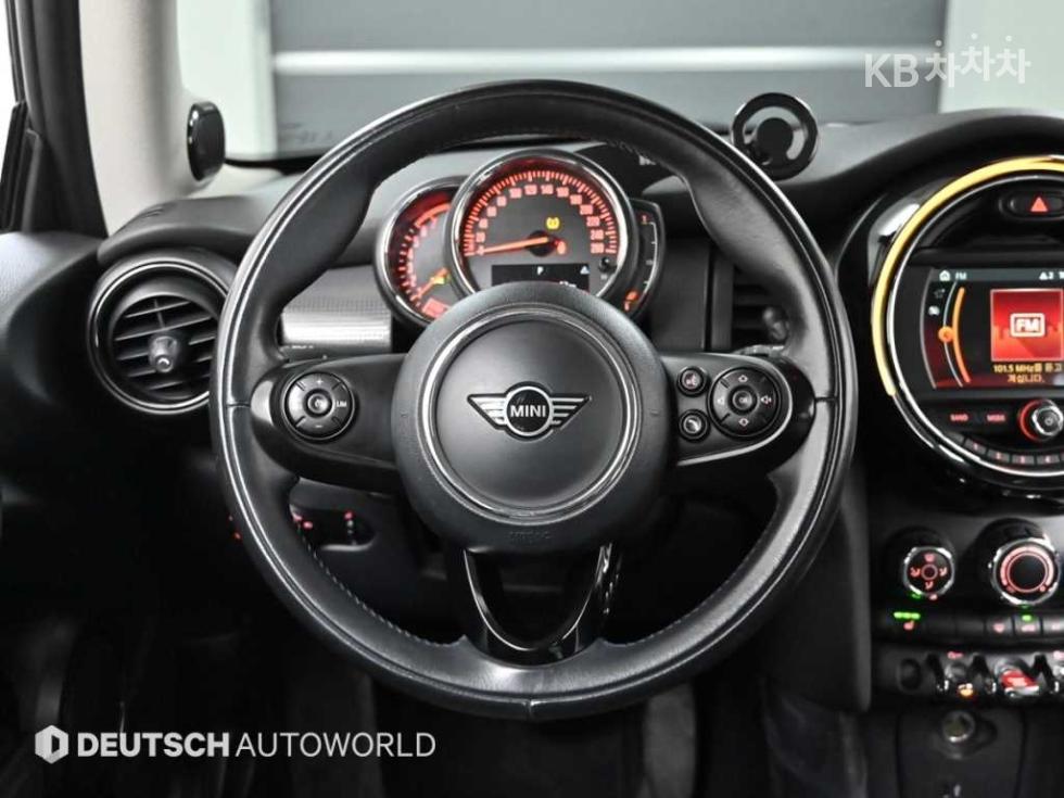 Мини Cooper1.6 SE - 13