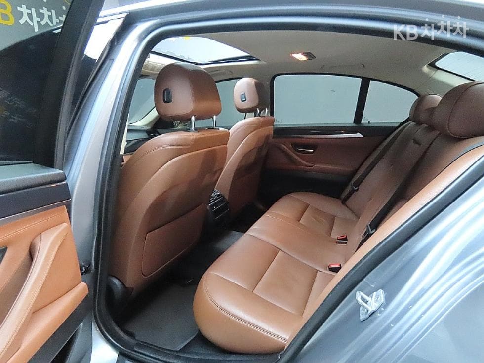 BMW Нов5 Серия520d M Air로Динамичен F10 - 11