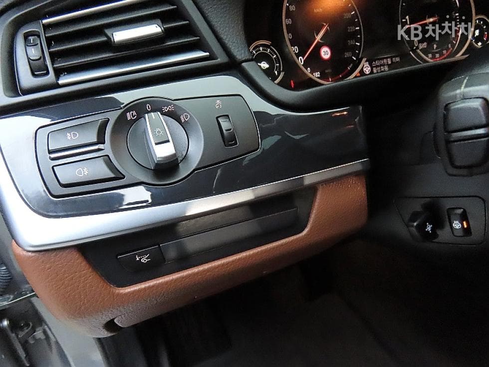 BMW Нов5 Серия520d M Air로Динамичен F10 - 12