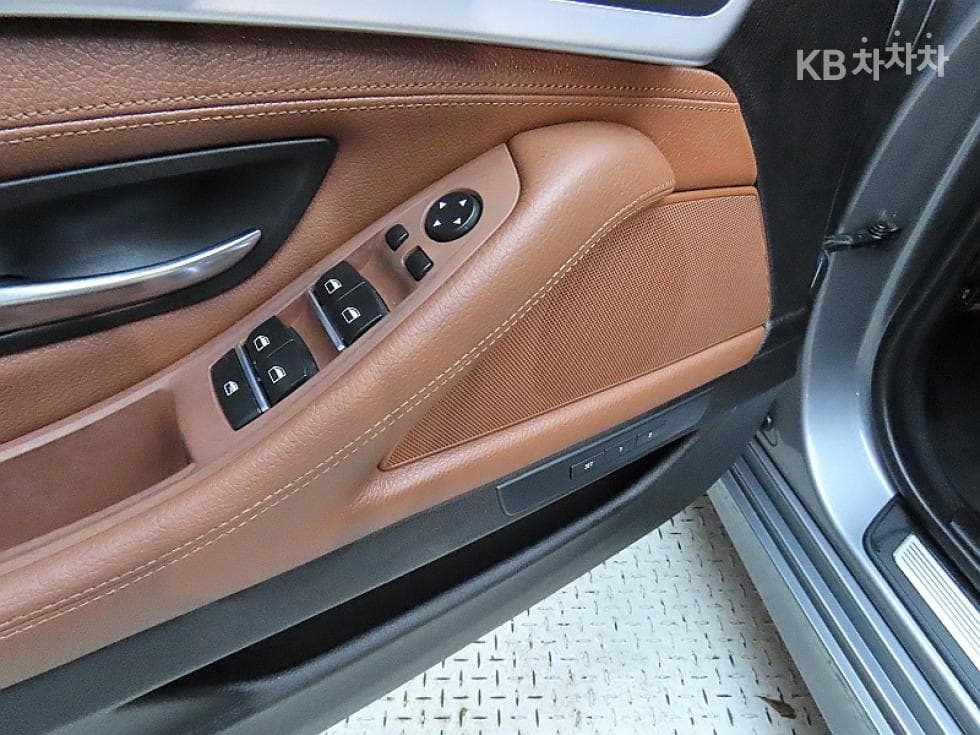 BMW Нов5 Серия520d M Air로Динамичен F10 - 13