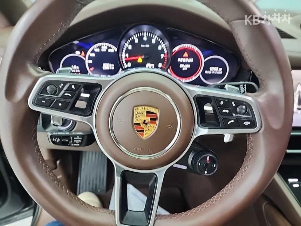 Porsche Cayenne(9Y0)3.0 Coupe Platinum Edition - 9