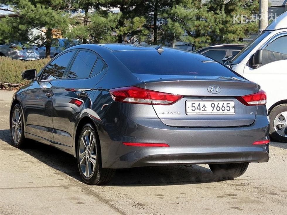Hyundai Avante (Elantra)AD1.6 GDi Value Plus - 3