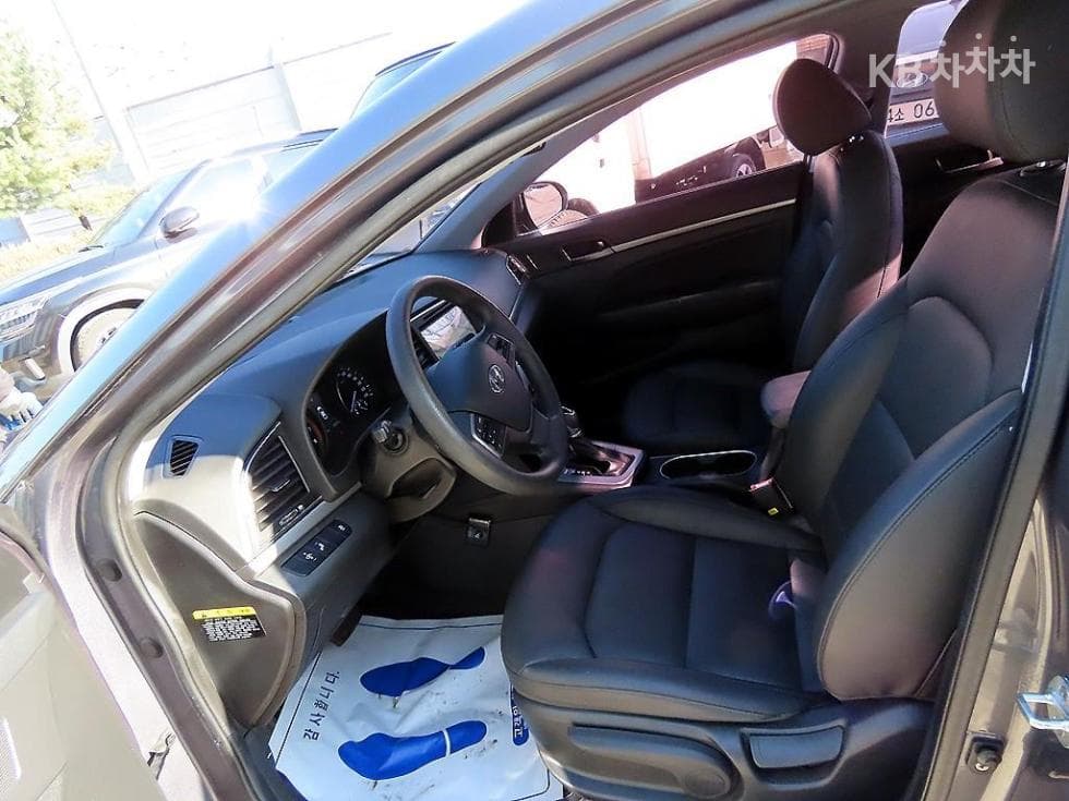 Hyundai Avante (Elantra)AD1.6 GDi Value Plus - 5