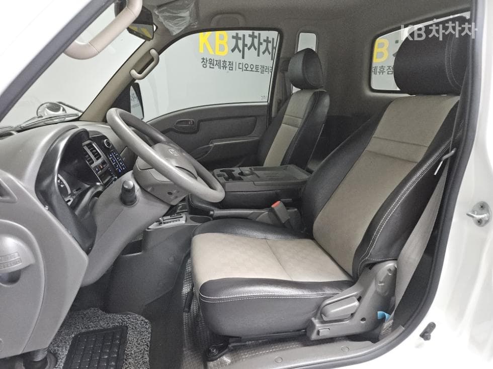 Hyundai Porter 2Extra Long Super Cab CRDi Style - 8