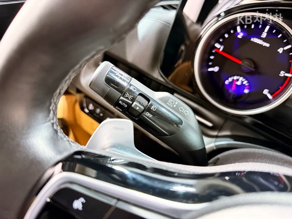 Kia Carnival 4th generationD2.2 9-seater Noblesse - 7