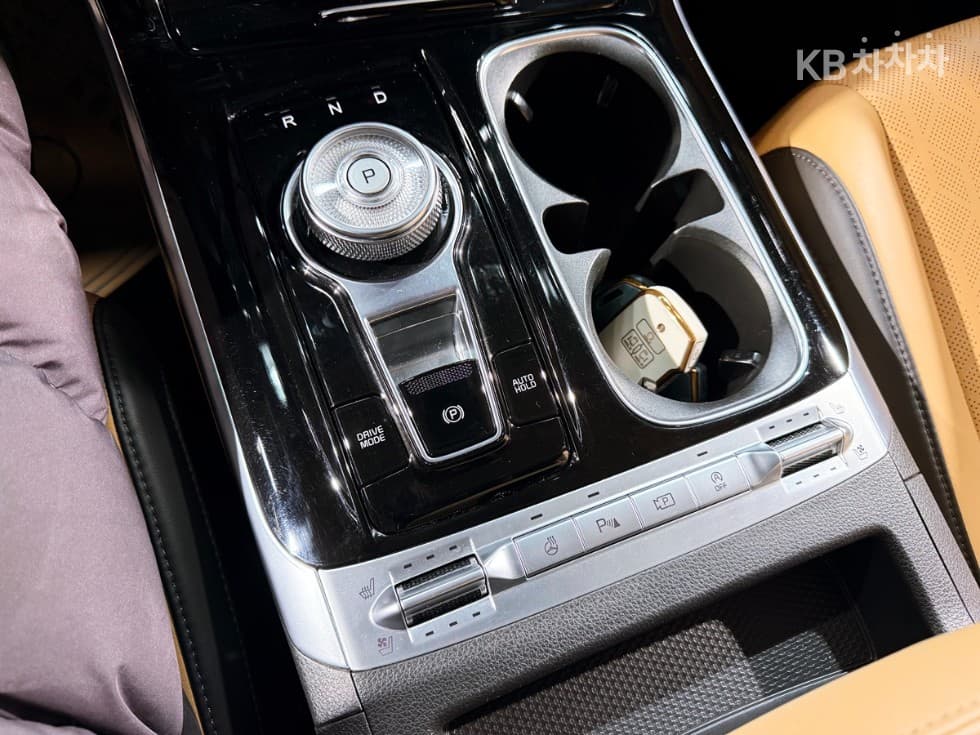 Kia Carnival 4th generationD2.2 9-seater Noblesse - 9