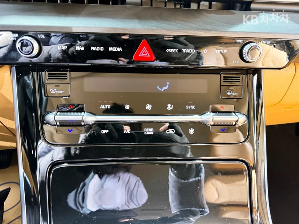 Kia Carnival 4th generationD2.2 9-seater Noblesse - 10