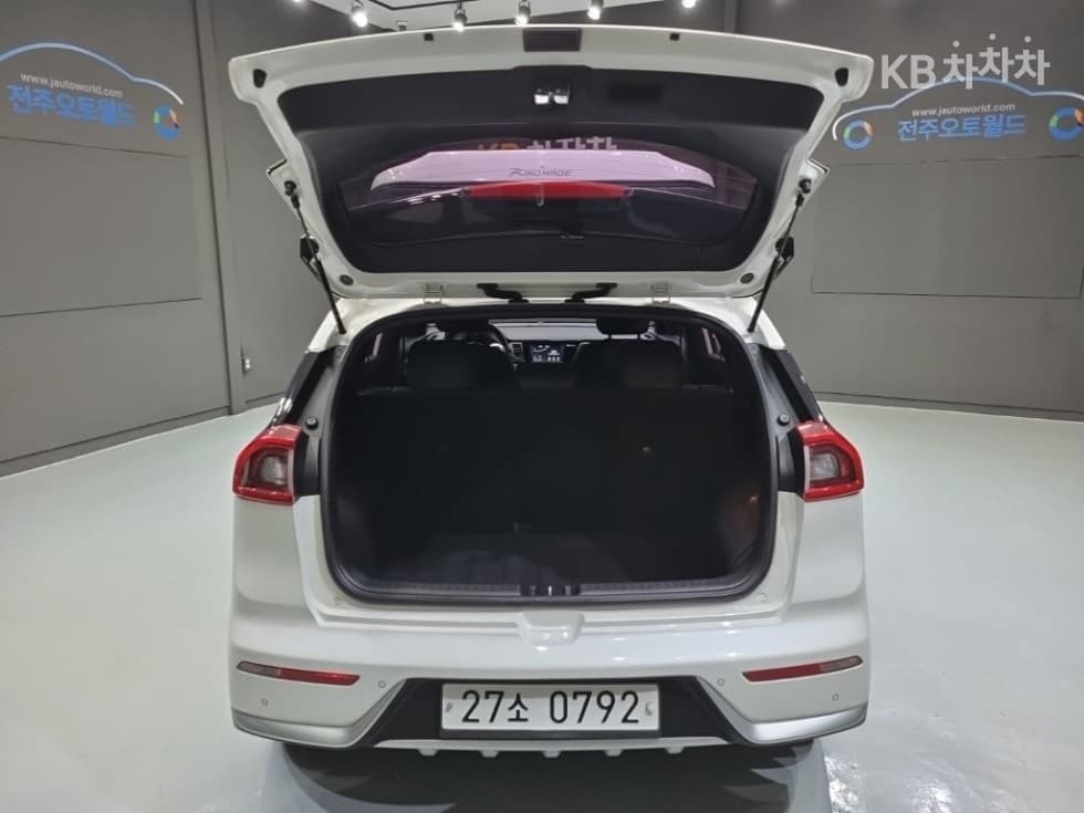 Киа Ниро1.6 Престиж - 19