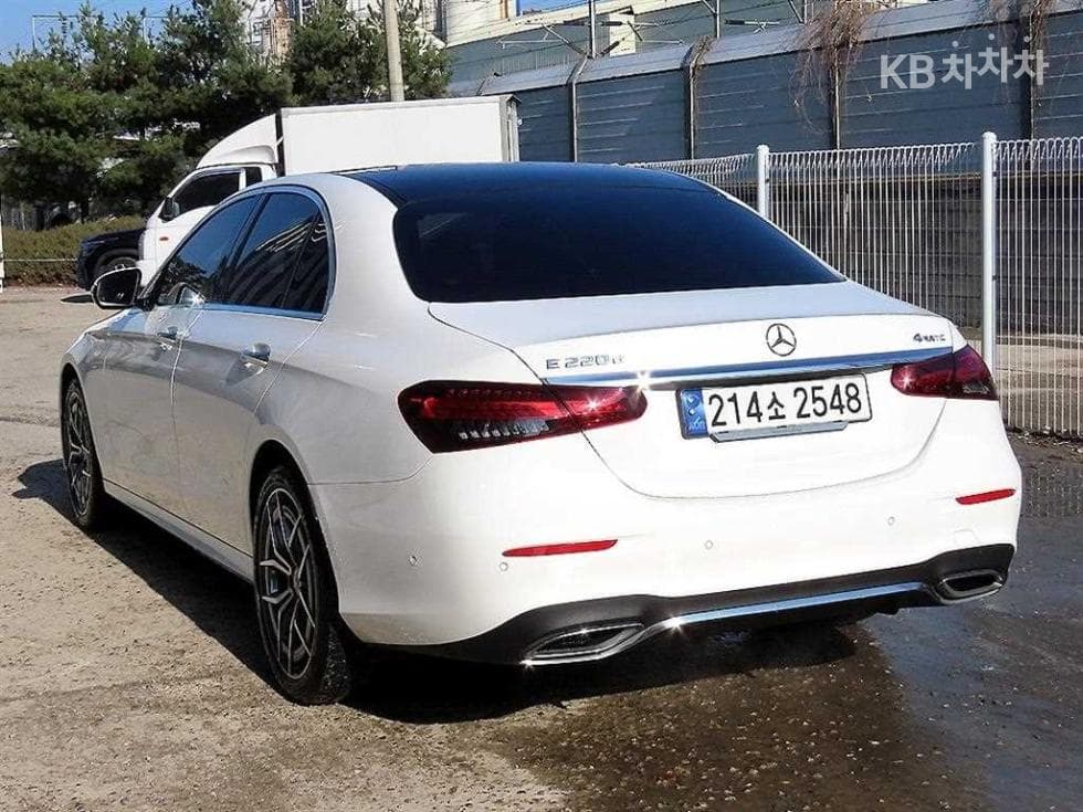 Mercedes-Benz E-Клас (W213)E220d 4MATIC AMG Line - 3