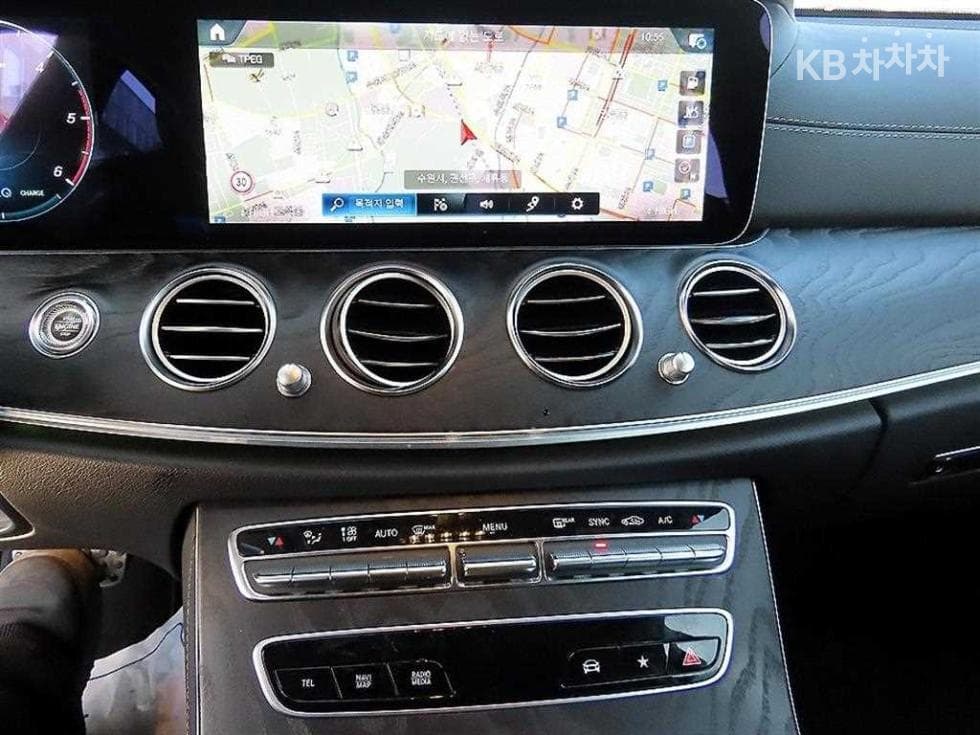 Mercedes-Benz E-Клас (W213)E220d 4MATIC AMG Line - 14