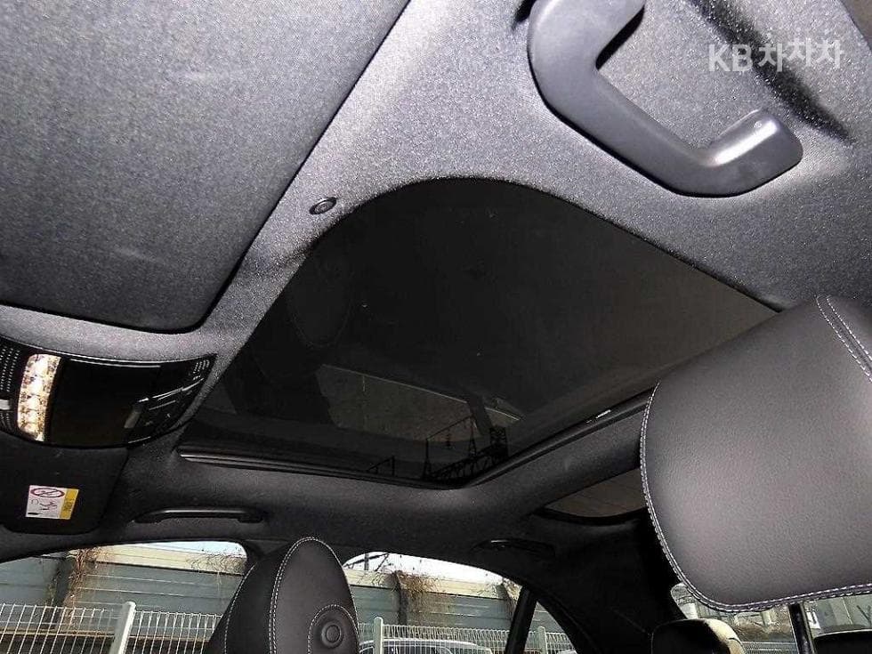 Mercedes-Benz E-Клас (W213)E220d 4MATIC AMG Line - 16