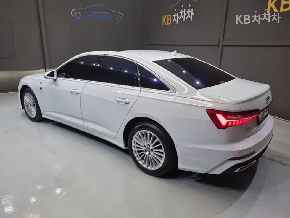 Ауди A6(C8)45 TFSI Quattro Premium - 4