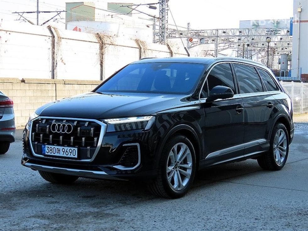 Audi New Q7 3.0 55 TFSI Quattro Standard - Image 1
