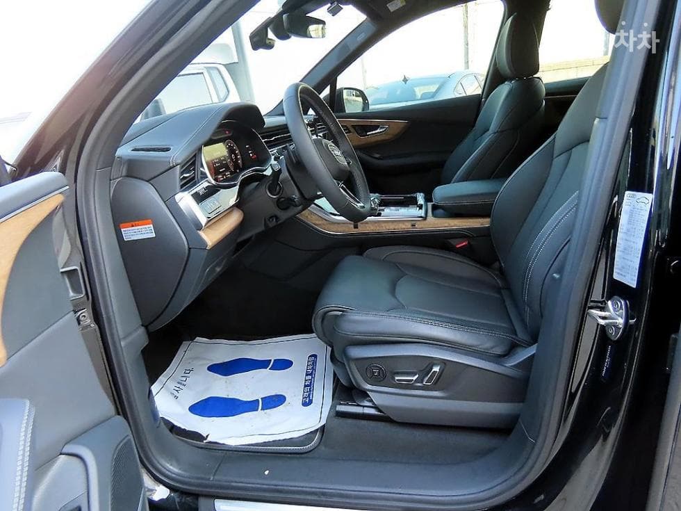 Audi New Q73.0 55 TFSI Quattro Standard - 5