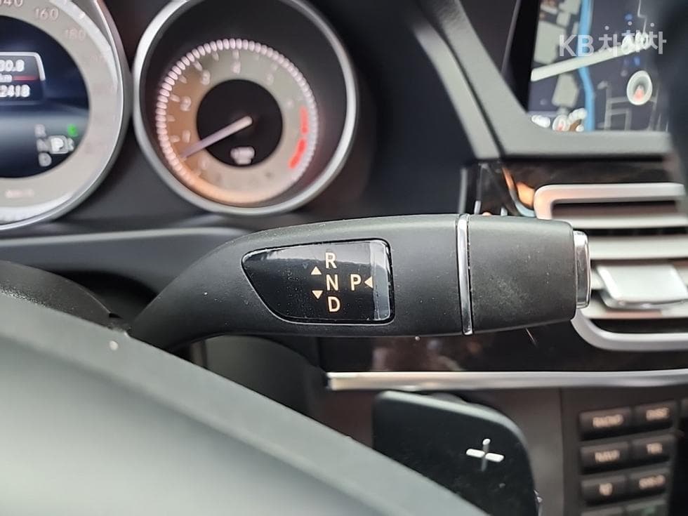 Mercedes-Benz New E-ClassE300 4매틱 Avantgarde W212 - 8