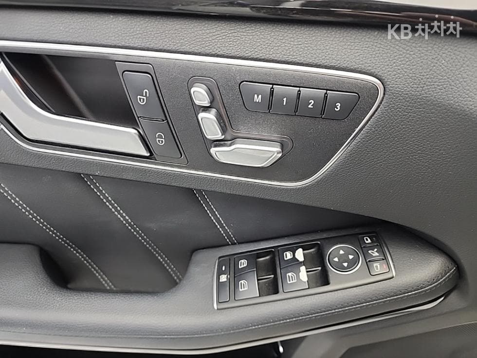 Mercedes-Benz New E-ClassE300 4매틱 Avantgarde W212 - 18