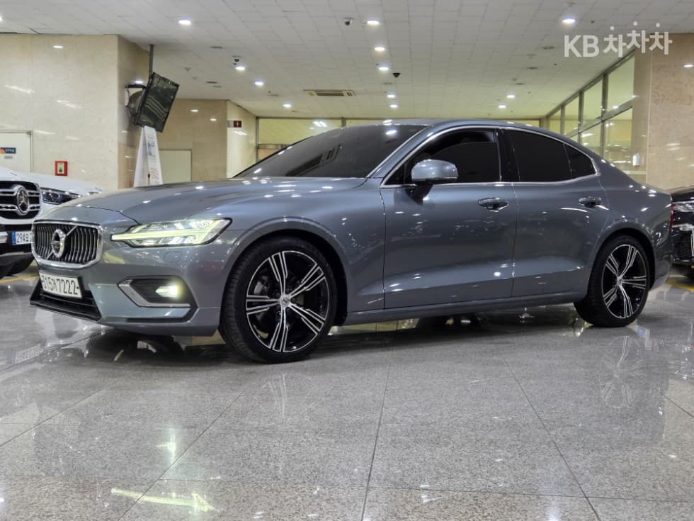 Volvo S60 3-토 поколение 2.0 T5 Inscription - Image 1