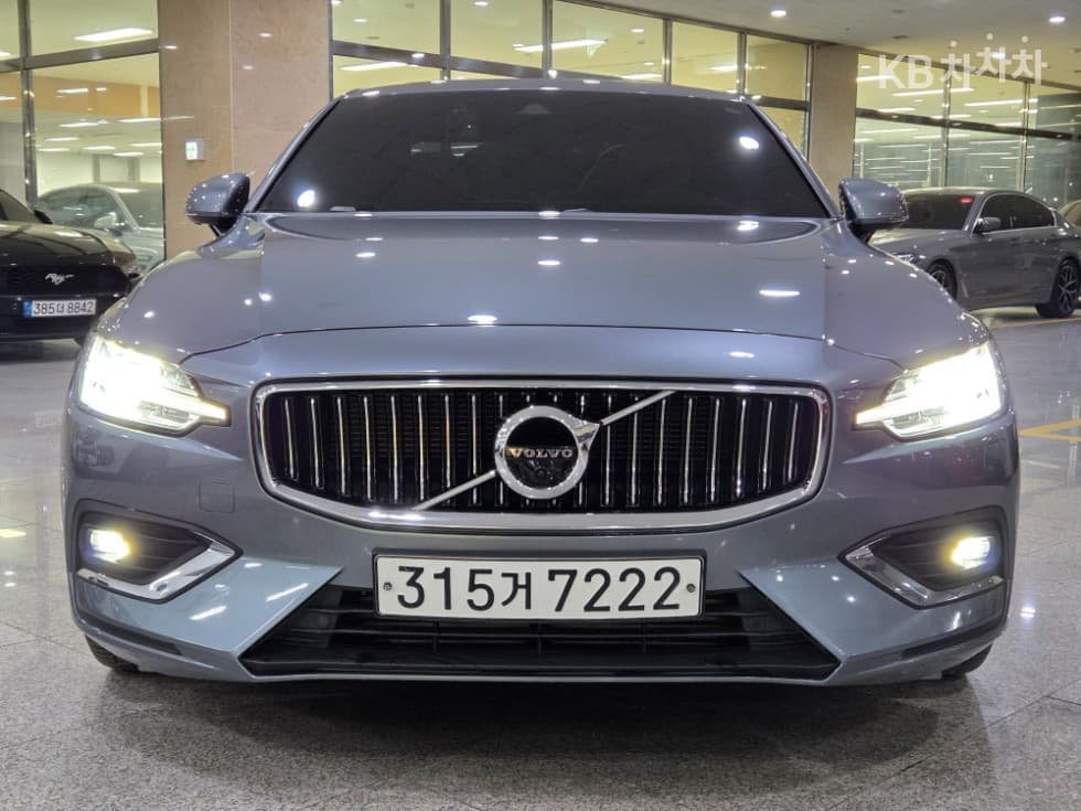 Volvo S60 3-토 поколение2.0 T5 Inscription - 2