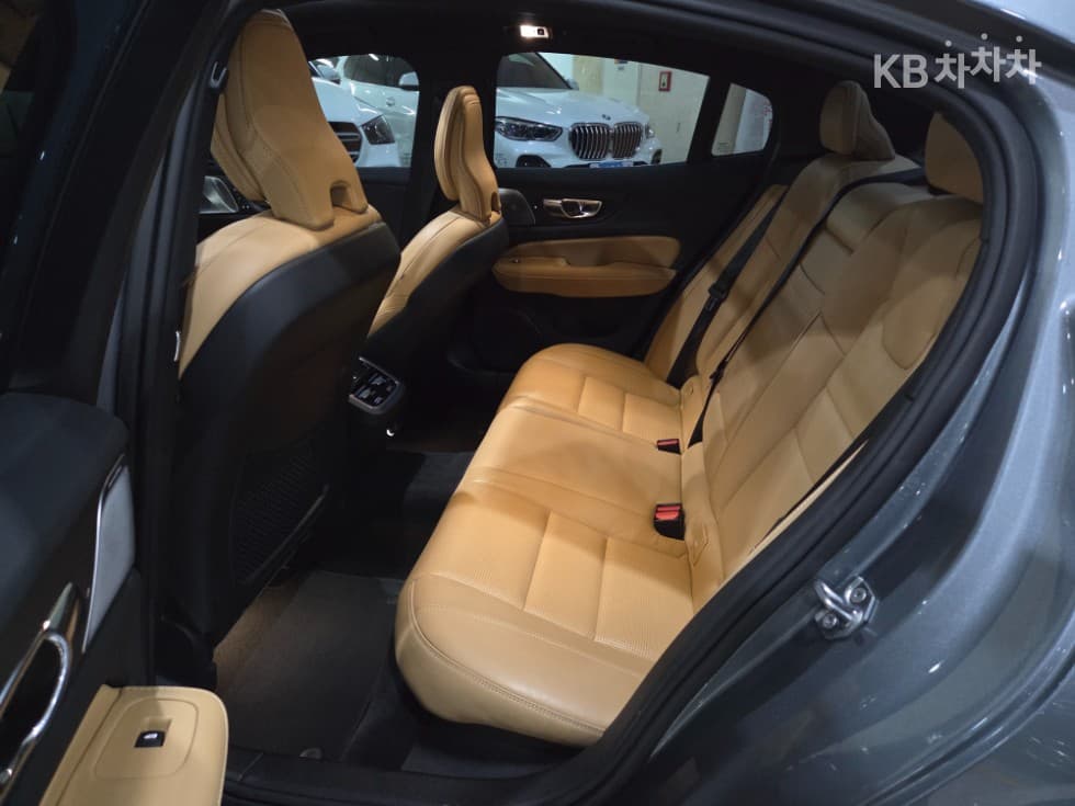 Volvo S60 3-토 поколение2.0 T5 Inscription - 7