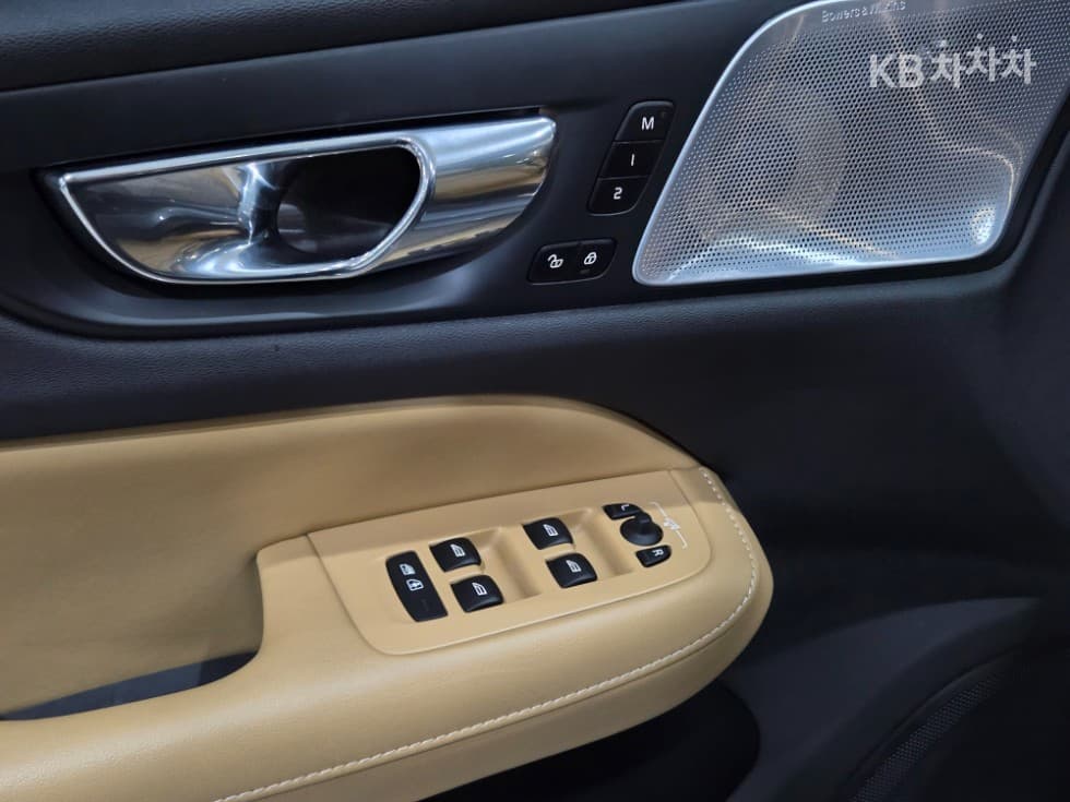 Volvo S60 3-토 поколение2.0 T5 Inscription - 15