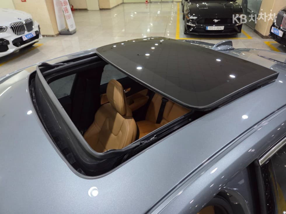 Volvo S60 3-토 поколение2.0 T5 Inscription - 17