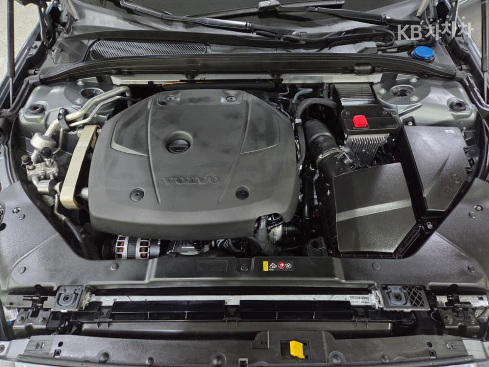 Volvo S60 3-토 поколение2.0 T5 Inscription - 18