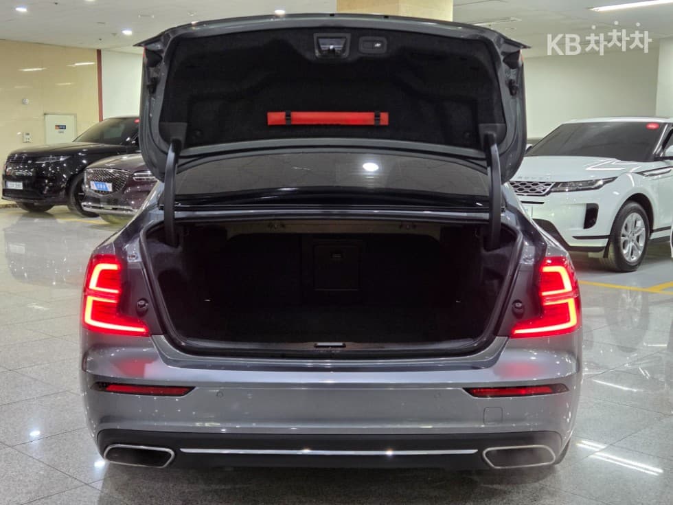 Volvo S60 3-토 поколение2.0 T5 Inscription - 19