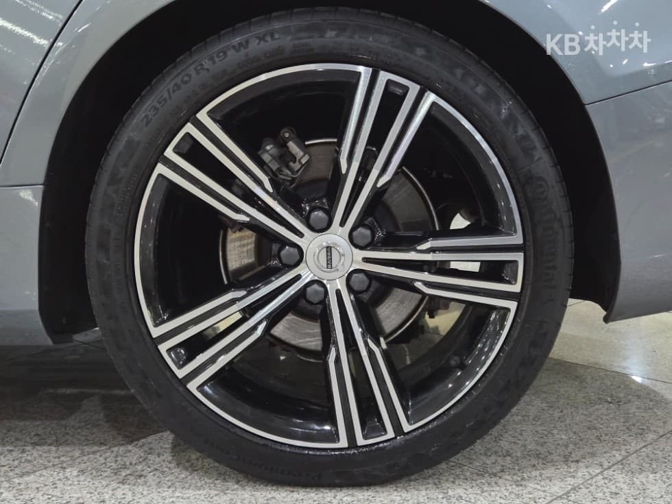 Volvo S60 3-토 поколение2.0 T5 Inscription - 20