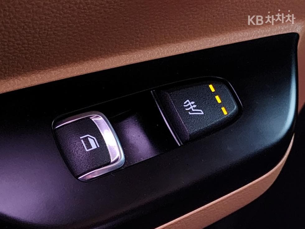 Kia Carnival 4th generationD2.2 9-seater Prestige - 16