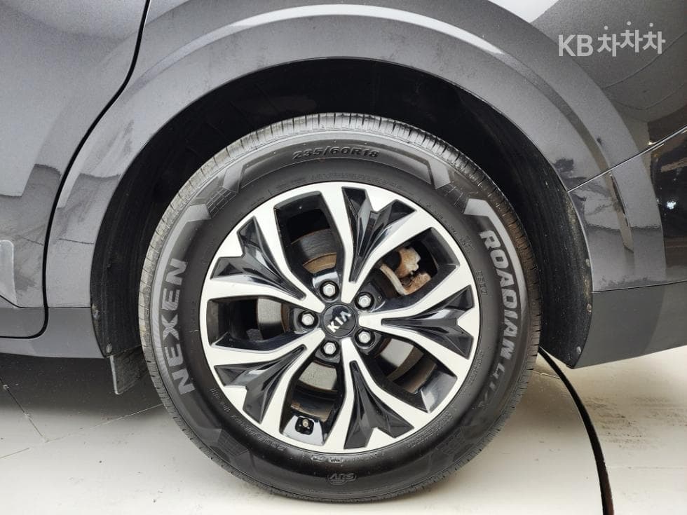 Kia Carnival 4th generationD2.2 9-seater Prestige - 25