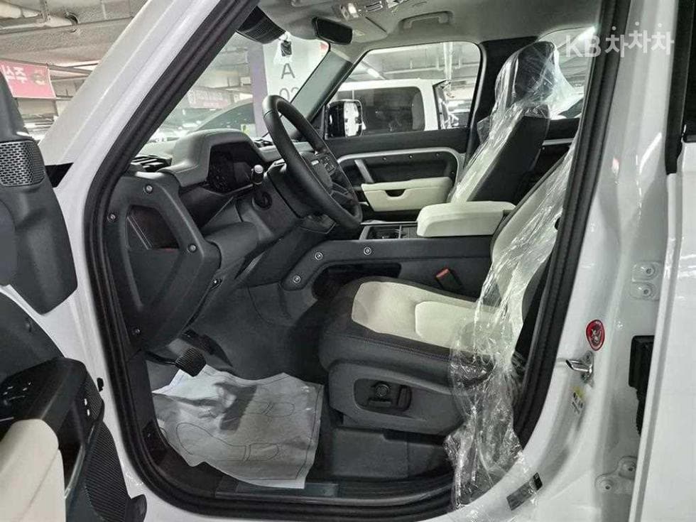Land Rover 디펜더(L663)110 P300 X-DYN SE - 6