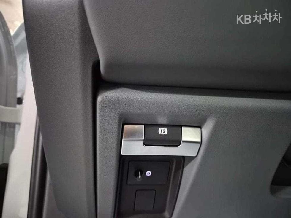 Land Rover 디펜더(L663)110 P300 X-DYN SE - 12
