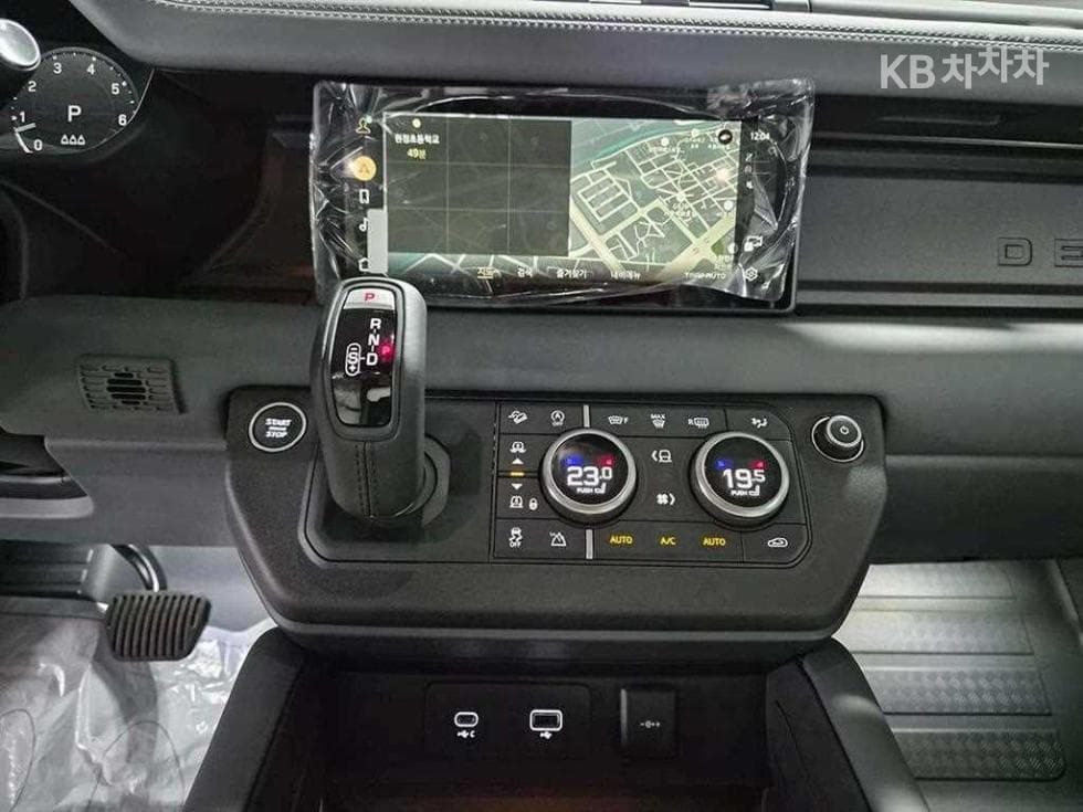 Land Rover 디펜더(L663)110 P300 X-DYN SE - 15