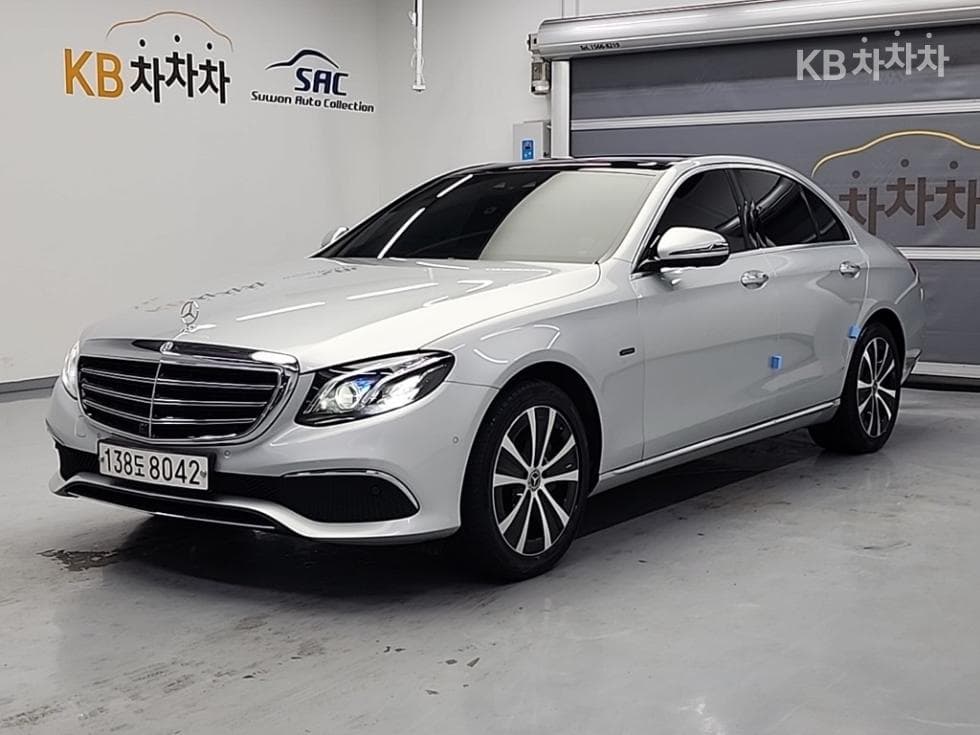 Mercedes-Benz E-Клас (W213) E300e Exclusive - Image 1