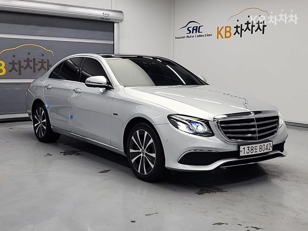 Mercedes-Benz E-Клас (W213)E300e Exclusive - 4