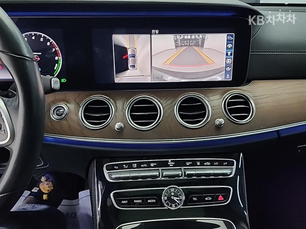 Mercedes-Benz E-Клас (W213)E300e Exclusive - 10